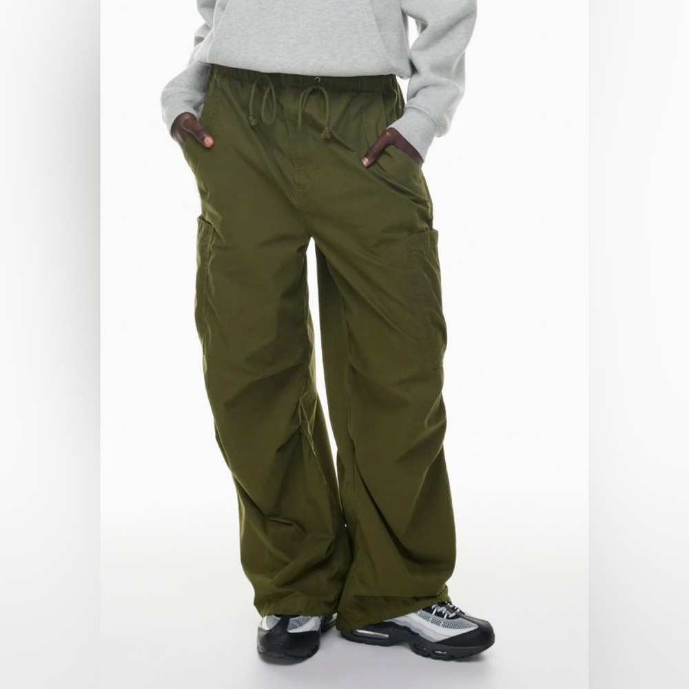 NWT - ARITZIA - TNA - Stunt Parachute Pant